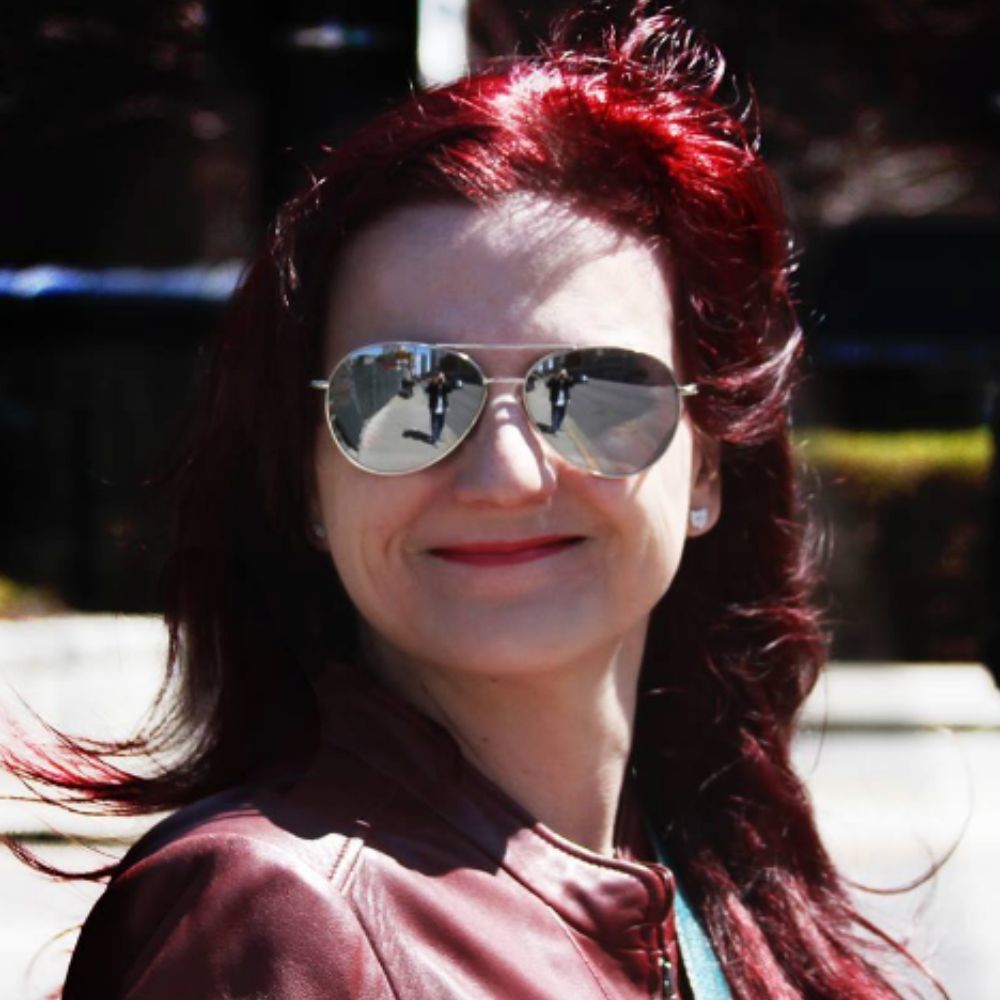 Meet your Posher, Debora